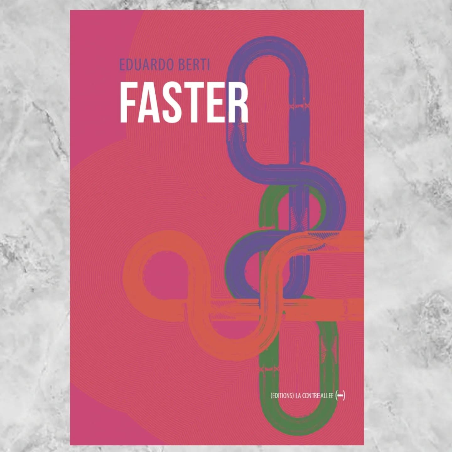 OULIPIENS EN LIBRAIRIE: Eduardo BERTI, "Faster" (éditions La Contre Allée) À la fin des années 1970, à Buenos Aires, deux adolescents passionnés de musique, inséparables et complices à la vie à la mort, fondent un magazine sportif artisanal. Armés d'un vieux magnétophone, l'enthousiasme de la jeunesse en bandoulière, ils partent interviewer leur idole, un certain Fangio. "Faster", c'est le récit de l'enfance, de l'amitié, des alliances, des vocations et des choix pour la vie. C'est aussi le roman des modèles et des idoles, héritées ou choisies en opposition à son histoire, à sa famille. Eduardo Berti s'amuse de la réalité toute fictionnelle du souvenir des lieux et des époques, pour nous confier un roman émouvant sur ce qui marque la fin d'une adolescence et l'entrée dans l'âge adulte D'abord écrit en espagnol (et publié aux éditions Impedimenta en Espagne, et aux éditions Hibrida en Argentine), "Faster" a été réécrit en français par son auteur, qui en a créé une version subtilement différente. #eduardoberti #oulipo #oulipiens #roman #littératureargentine #littératurefrançaise #fangio #faster #editionslacontreallee #éditionslacontreallée